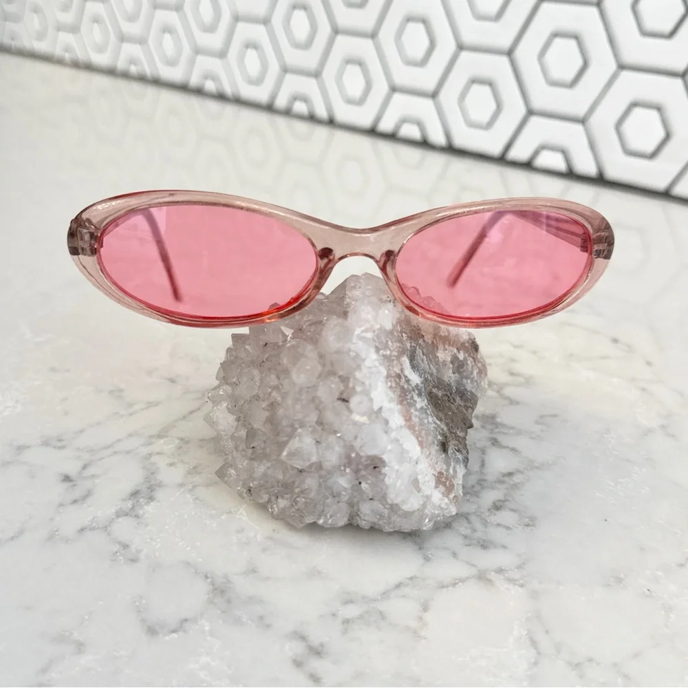 Cute Y2K Pink Oval Sunglasses - Picture 5 of 6